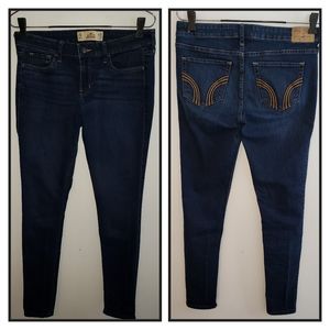 Hollister super skinny jeans size 7R  Excellent pre owned condition.